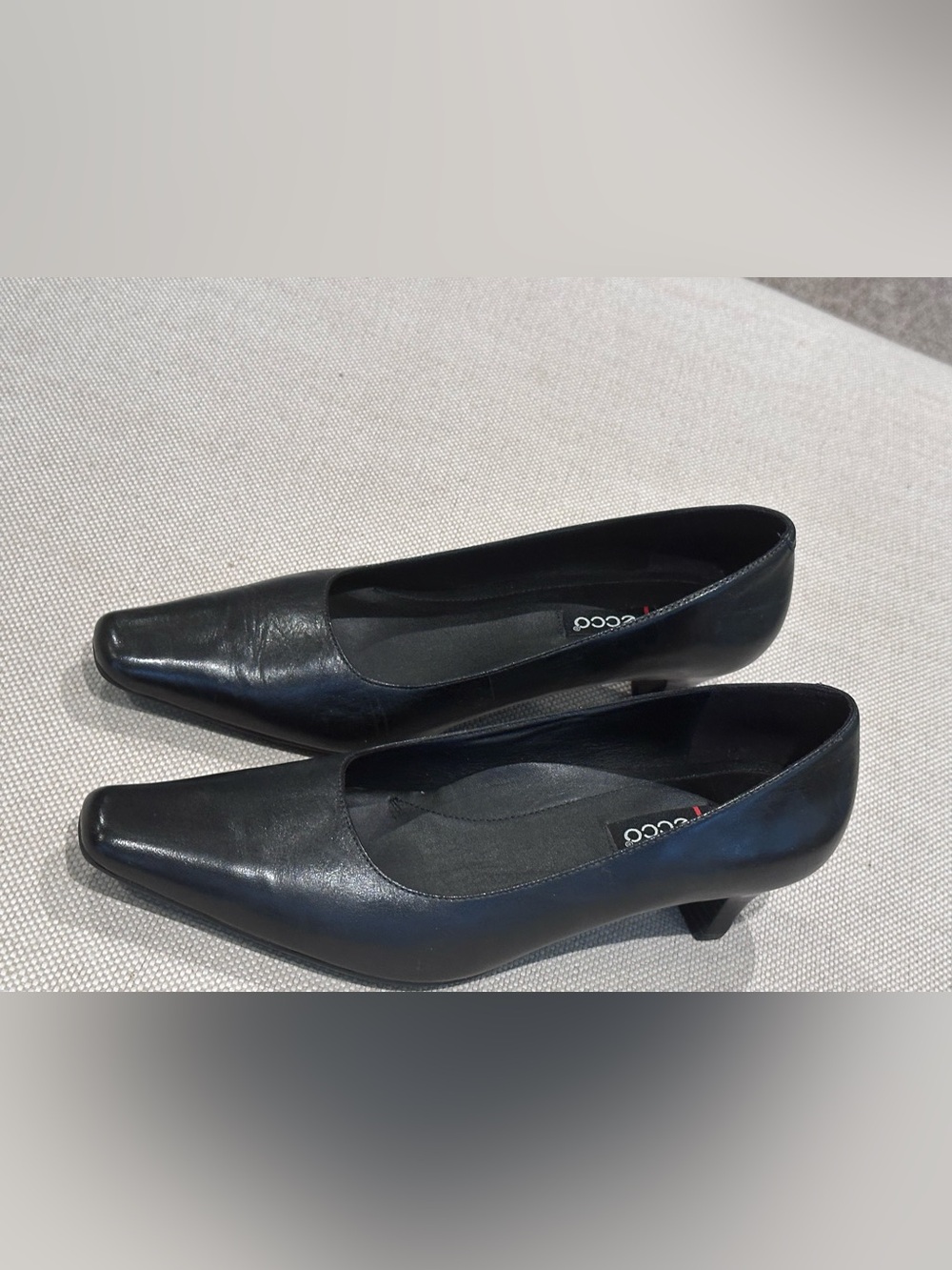 ECCO Size 39 (8) Black Leather LIKE NEW Classic Kitten Heel Pump - Picture 4 of 14
